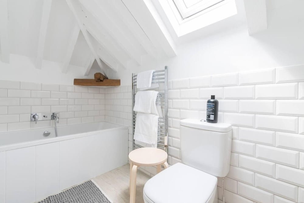 Simple Coastal Luxury near Southwold sleeps 10