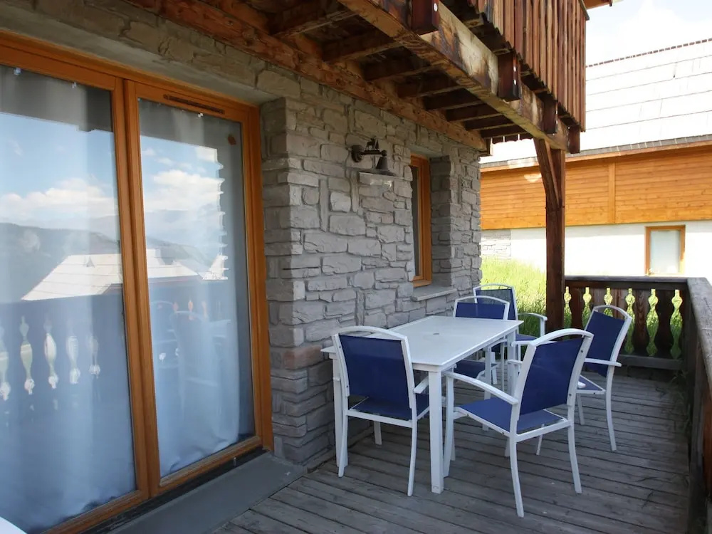 Beautiful Chalet on the Edge of the Center of Pra Loup