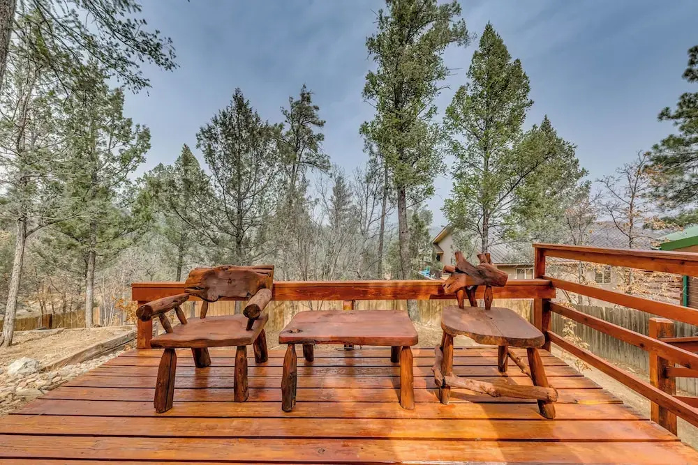Ruidoso Cabin w/ Deck ~ 1 Mi to Midtown!
