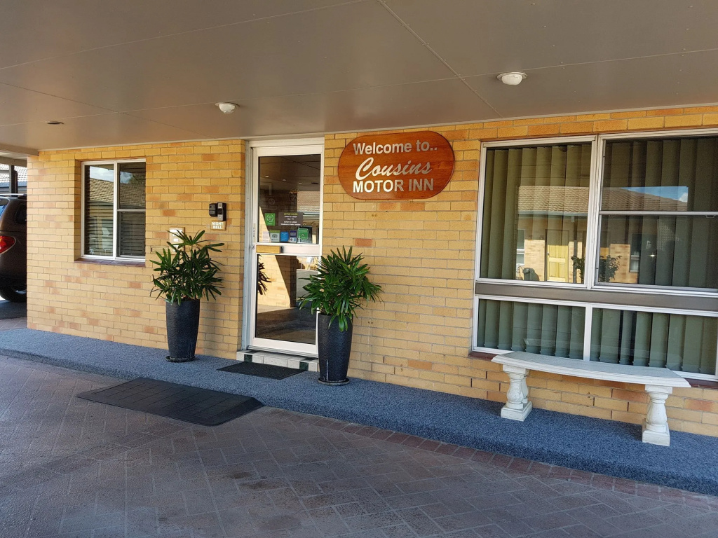 Cousins Motor Inn