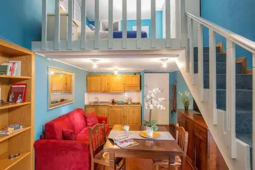 Pantheon Blue Petite Maison