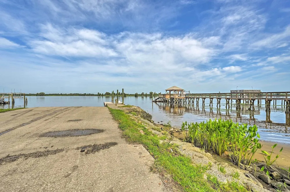 Charming Pawleys Island Home ~ 4 Mi to Beach!