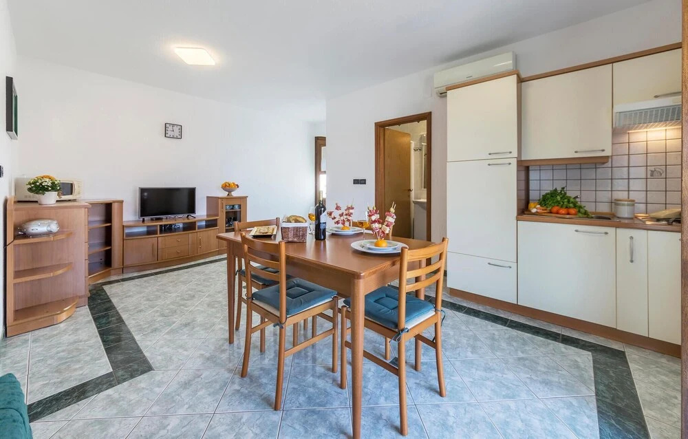Stunning Apartment in Rovinj With Wifi and Outdoor Swimming Pool
