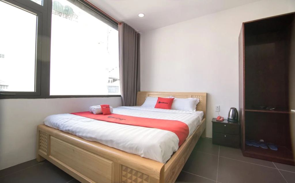 RedDoorz Plus near Hoang Van Thu Park 2
