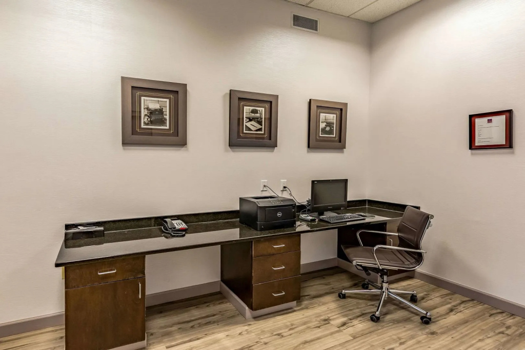 Holiday Inn Express & Suites Lexington by IHG