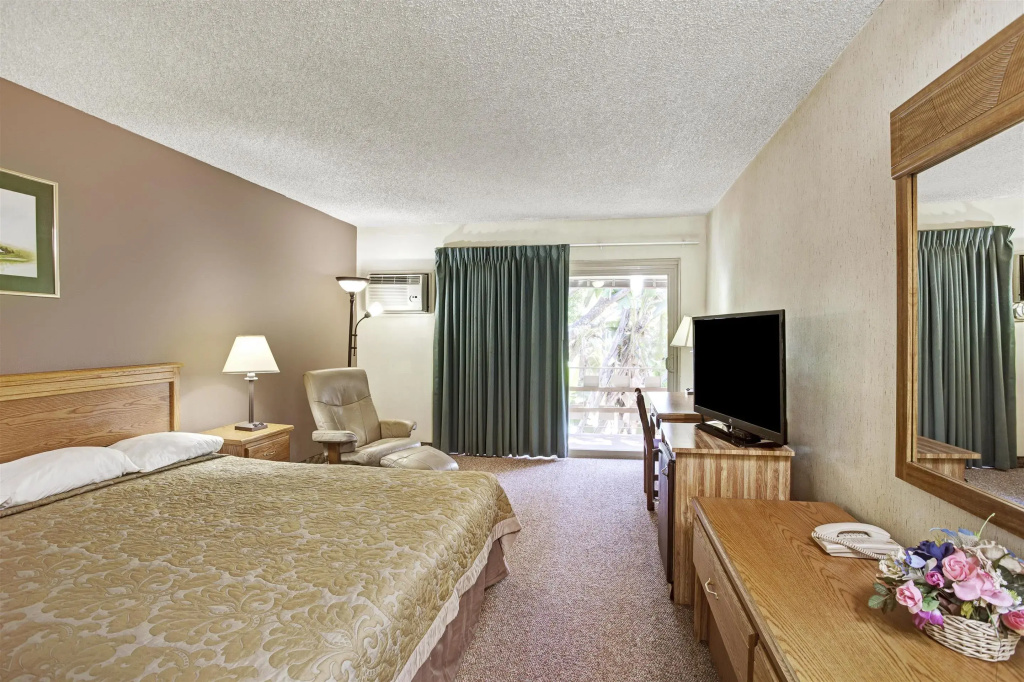 Super 8 Long Beach