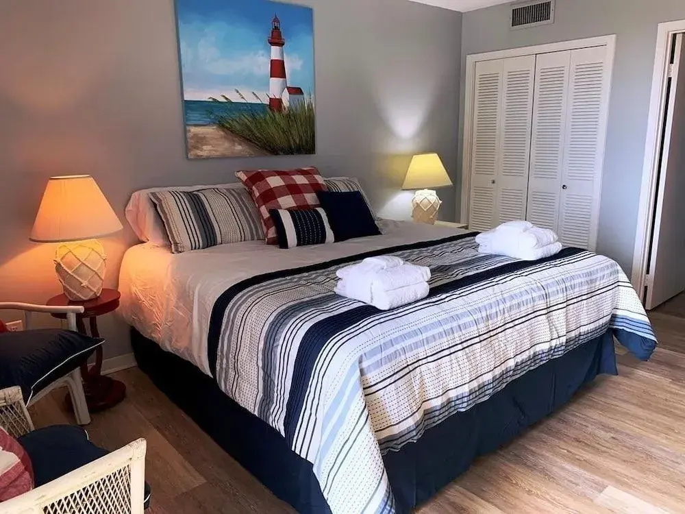 Oceanfront Condo, Steps to the Sand 4 Bedrooms 3 Bathrooms Condo