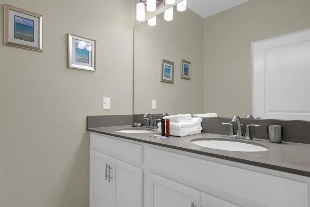 5 Bedrooms 4 Bathrooms Storey Lake 4901 WA