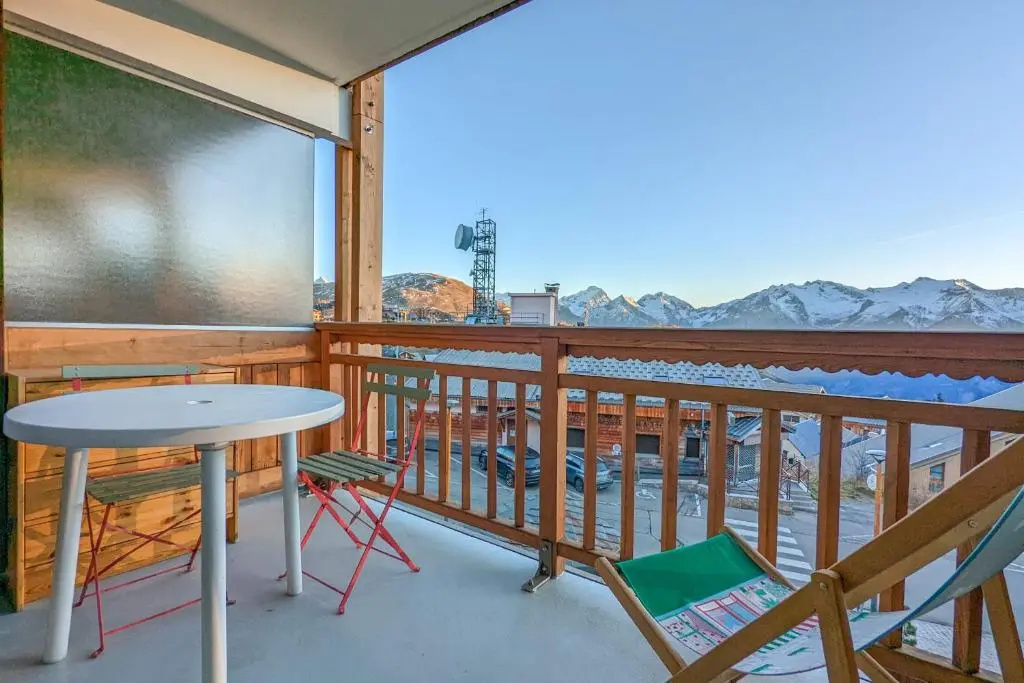 Nice cosy studio with balcony at the heart of L'Alpe d'Huez - Welkeys