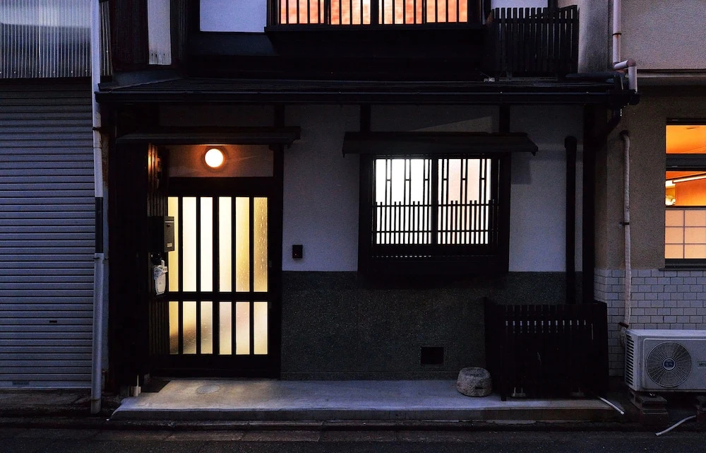 Raku Inn