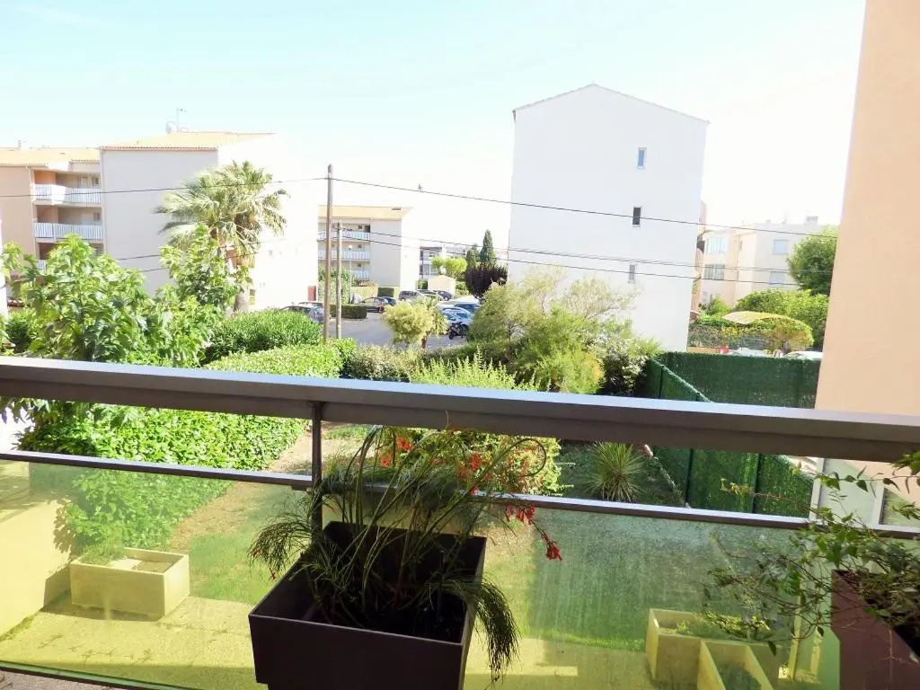 F2 contemporain terrasse refait à neuf 5 minutes de la plage