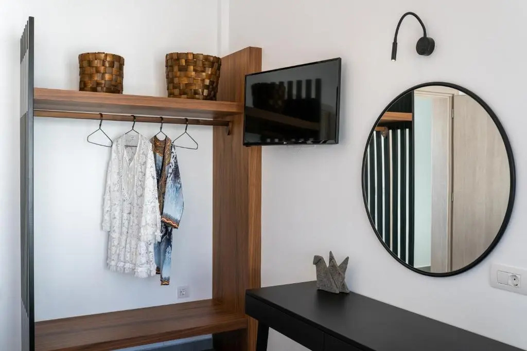 Thira Gold Suites