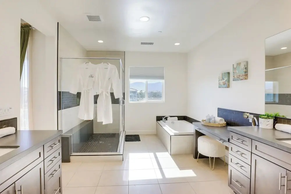Lake and Mountain Views Indio Oasis with Pool