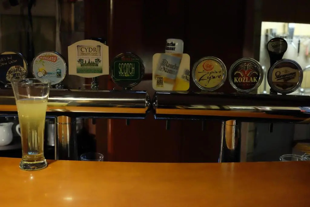 Academus Pub & Guest House