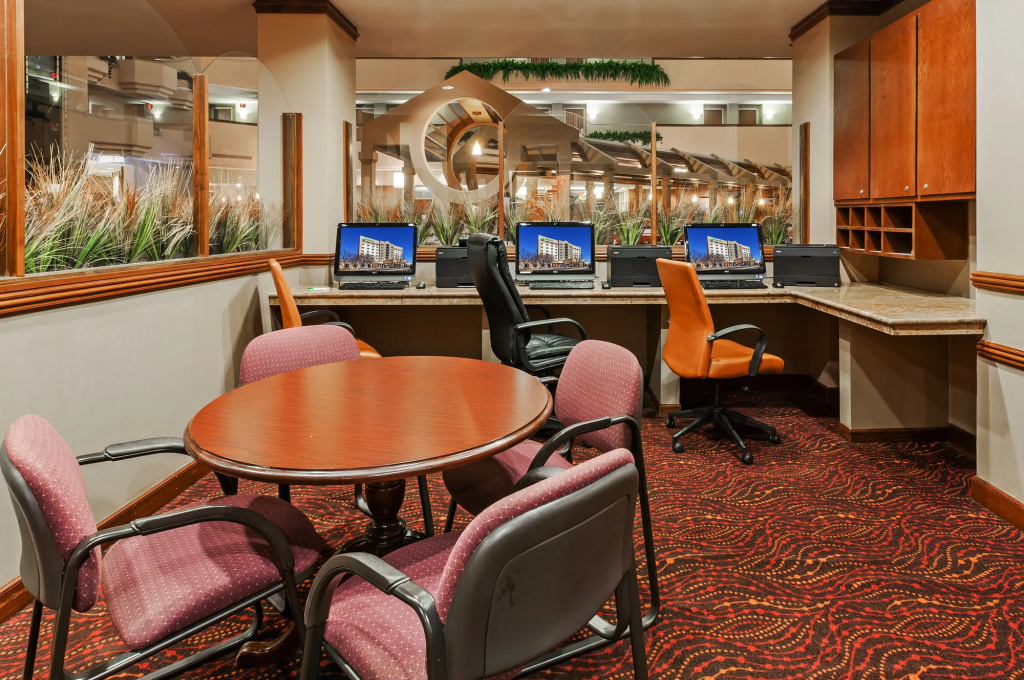 Holiday Inn Springdale-Fayetteville Area by IHG