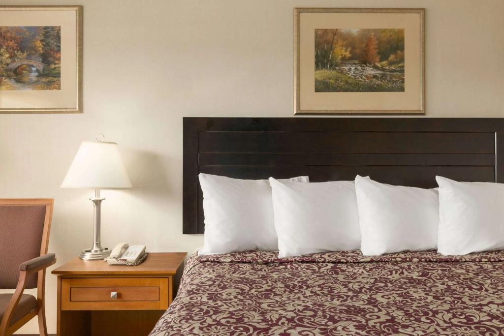 Travelodge by Wyndham Edmonton East