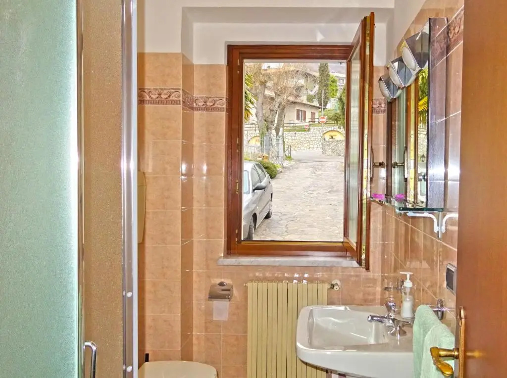 Casa Rosalia cozy holiday apartment by Gardadomsumea