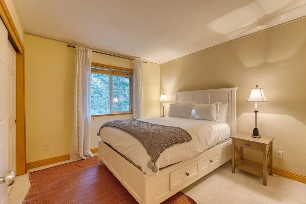Golden Summit by Avantstay Stunning Secluded Cabin w/ Access to Tahoe Donner