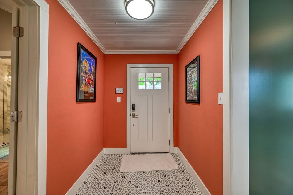 Cozy Cottage 3 min to Dwtn Large Backyard W/grill