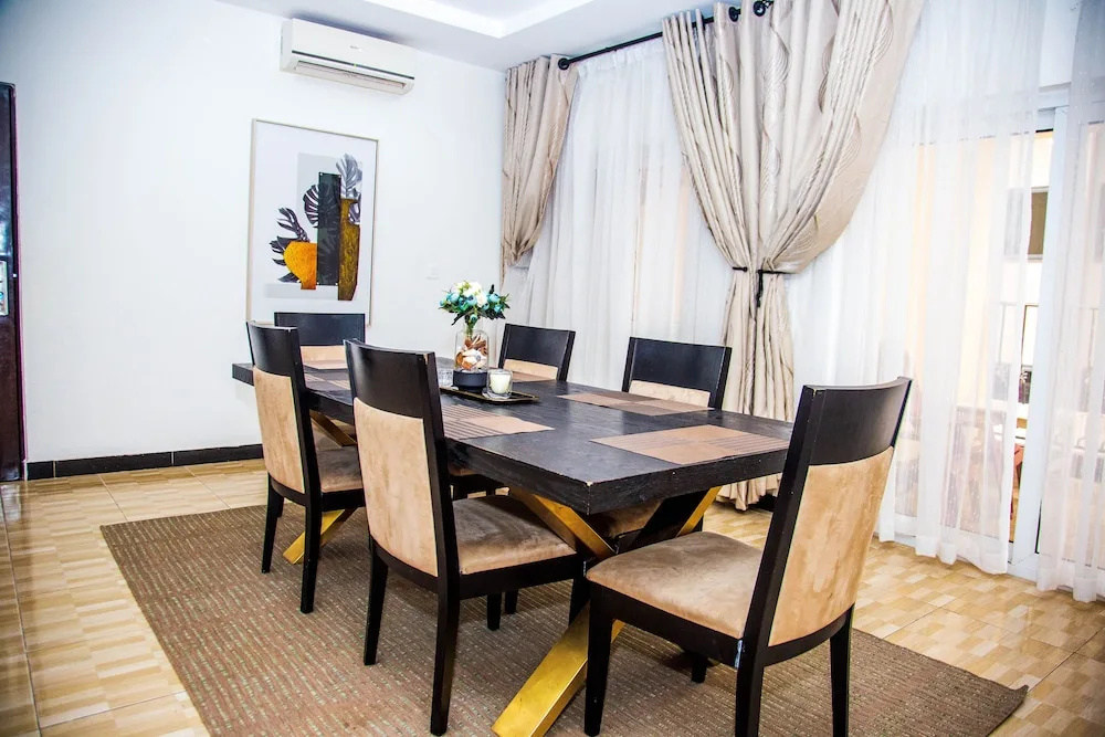Earls Court Spintex Apartment