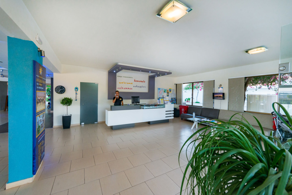 Zoes Hotel & Suites