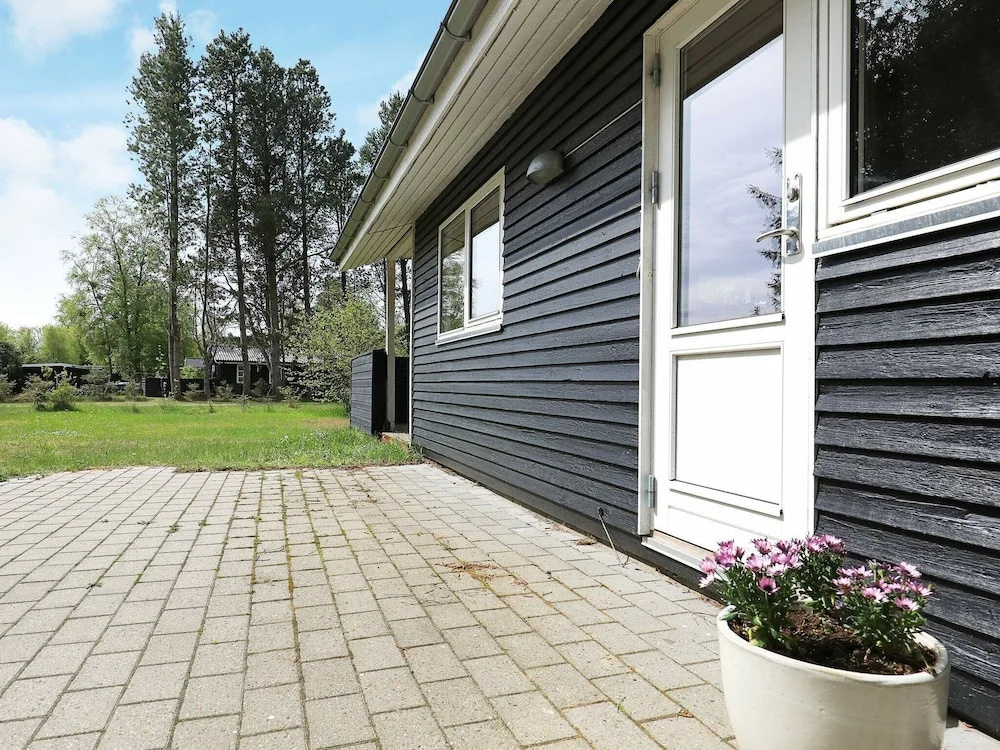 Garden View Holiday Home in Storvorde near Sea