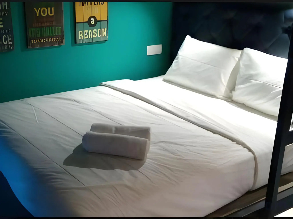 Tube Hotel