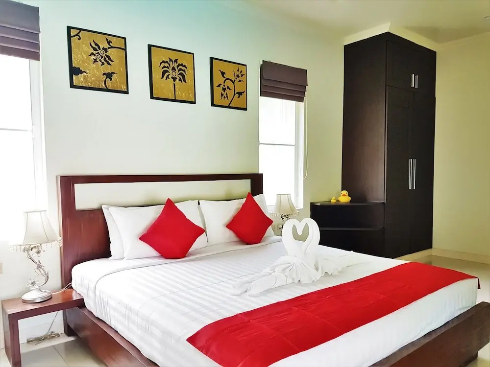 Thai Family karon Pool Villa 泰如家卡伦3卧泳池别墅