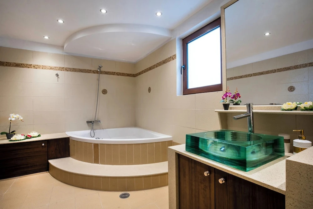 Maia Luxury Pool Villa