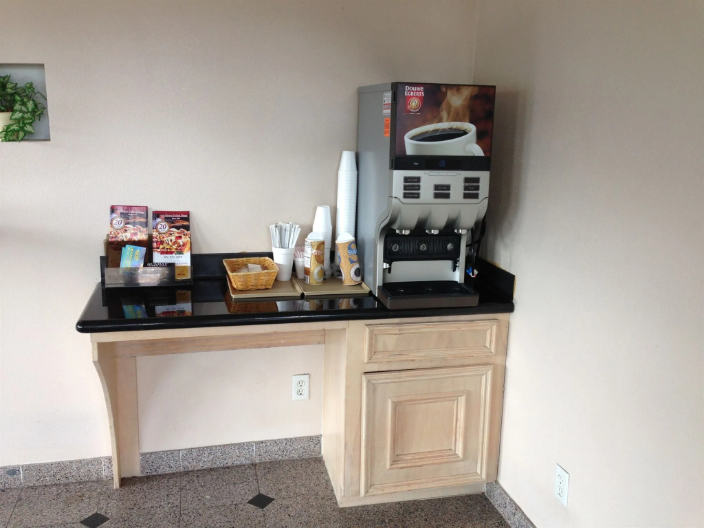 Camelot Inn & Suites Highway 290 NW Freeway