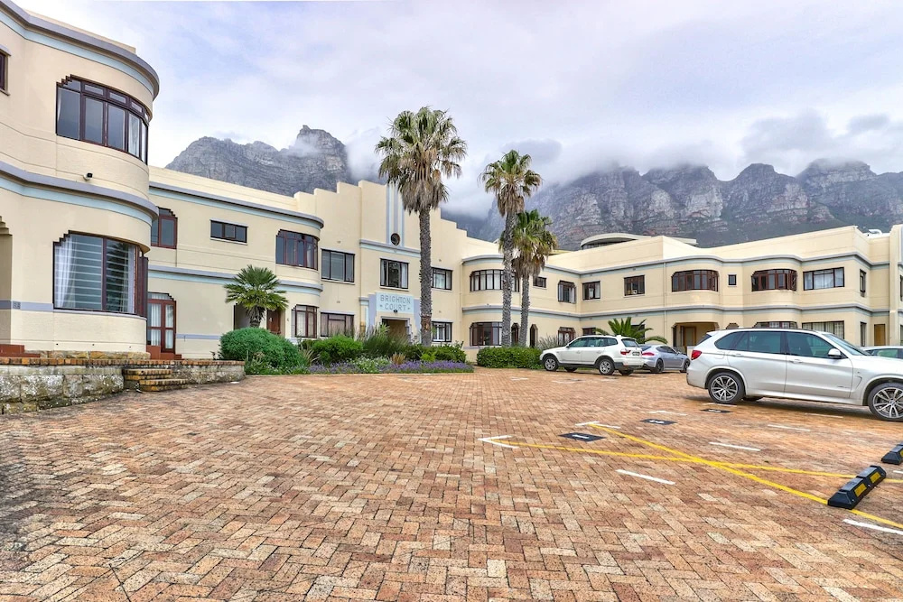 On the Beach in Camps Bay - Fully Equipped 2 Bedroom Apartment