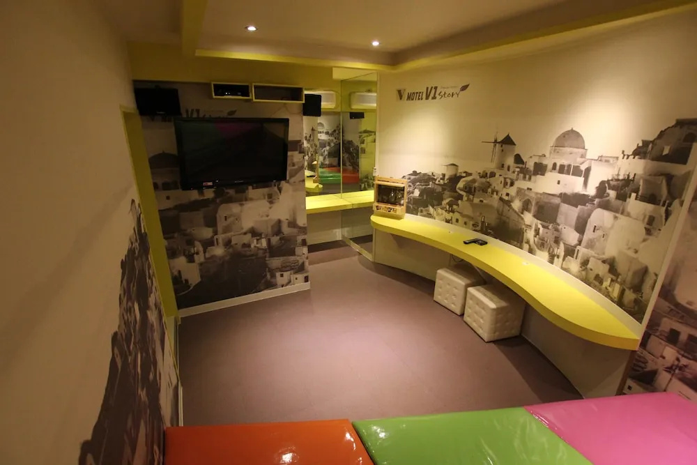 V1 Hotel