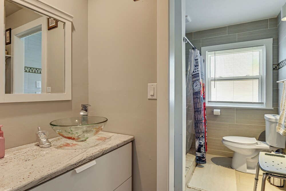 4 Mi to Hyde Park Village! Modern Escape with Yard