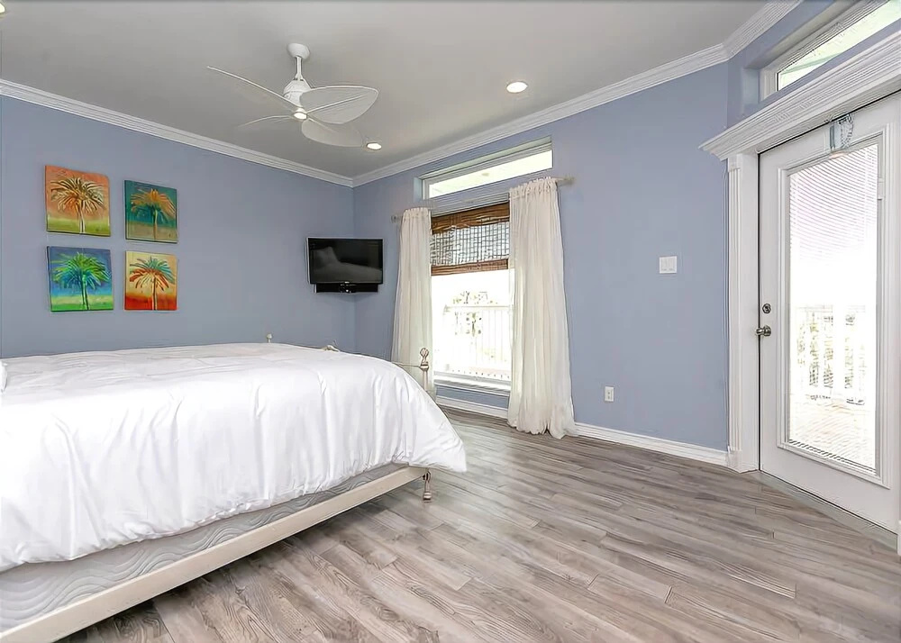 Beach Side - 5 Br Home