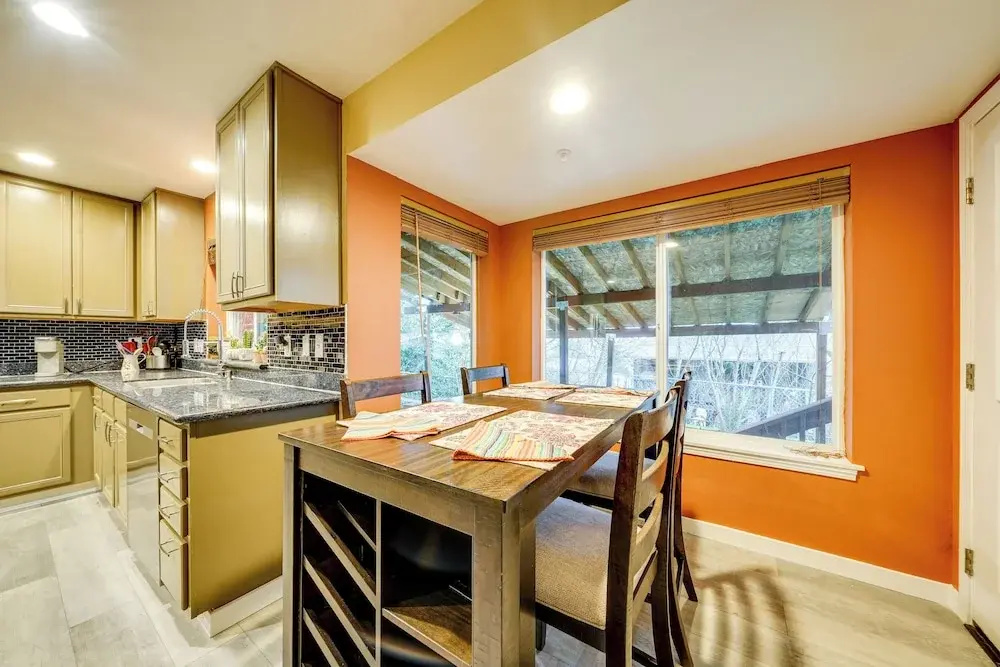 Pet-friendly Seatac Retreat 6 Mi to Puget Sound