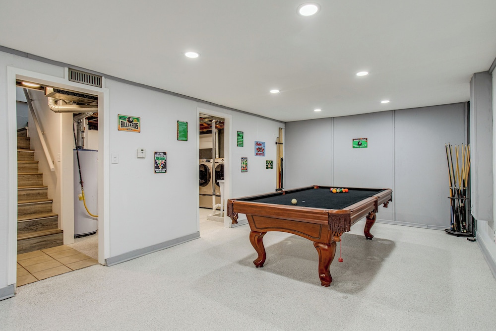 Hot Tub, Fire Pit! Group-ready Stay Near Denver