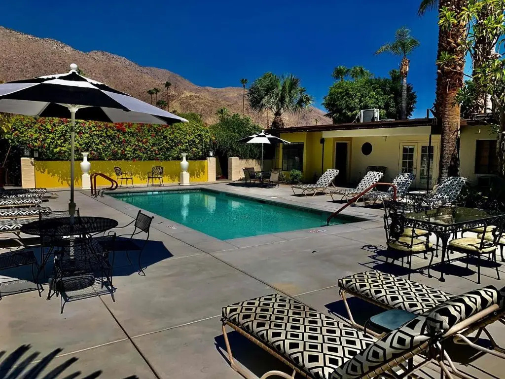 Vista Grande Resort - A Gay Men's Resort