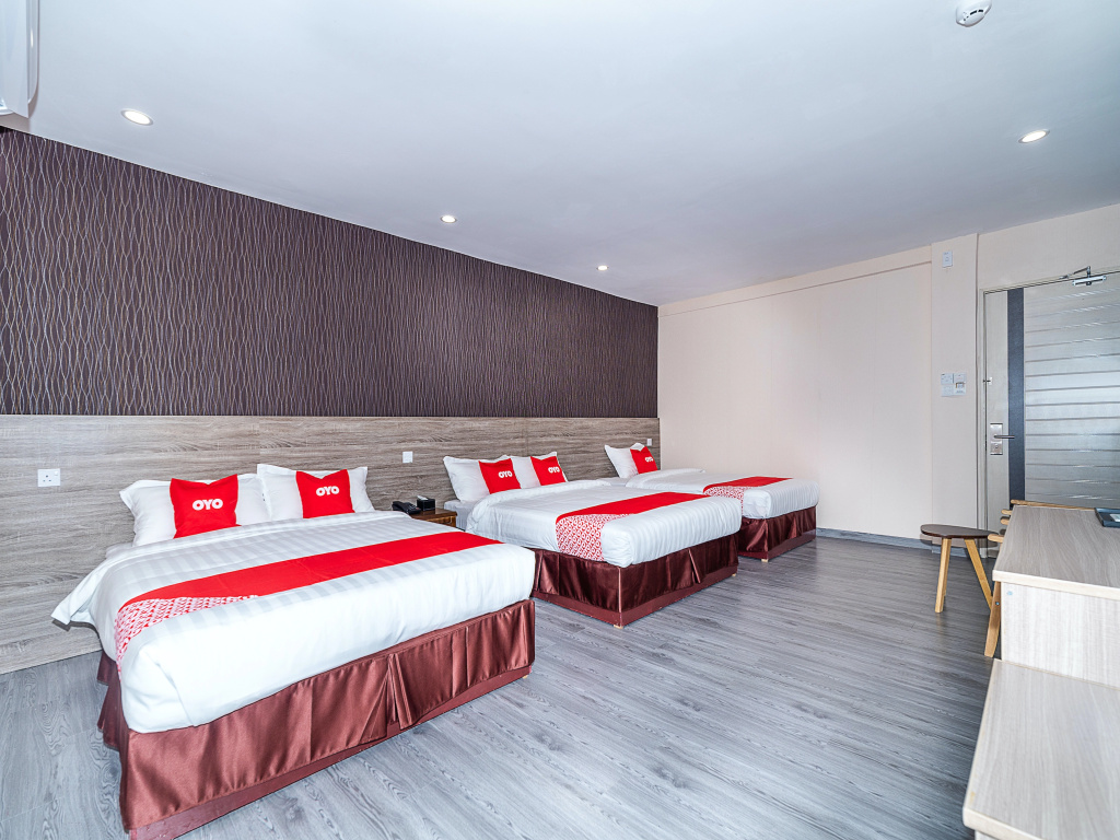 OYO 90147 Hilltop Hotel