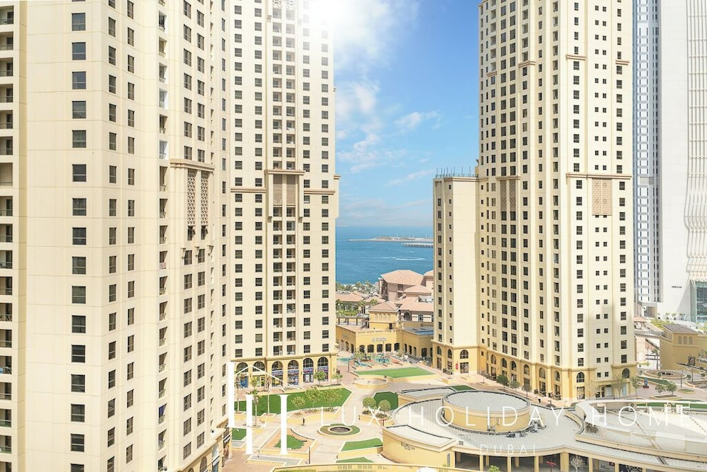 LUX Contemporary Suite Marina View 3