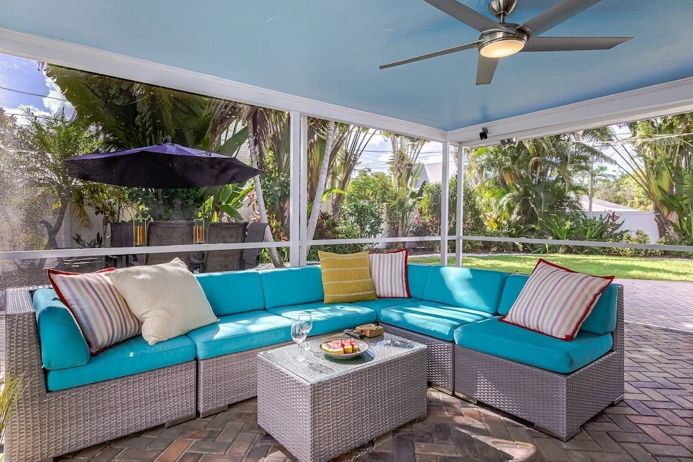 Fruit & Wine Saltwater Pool Home