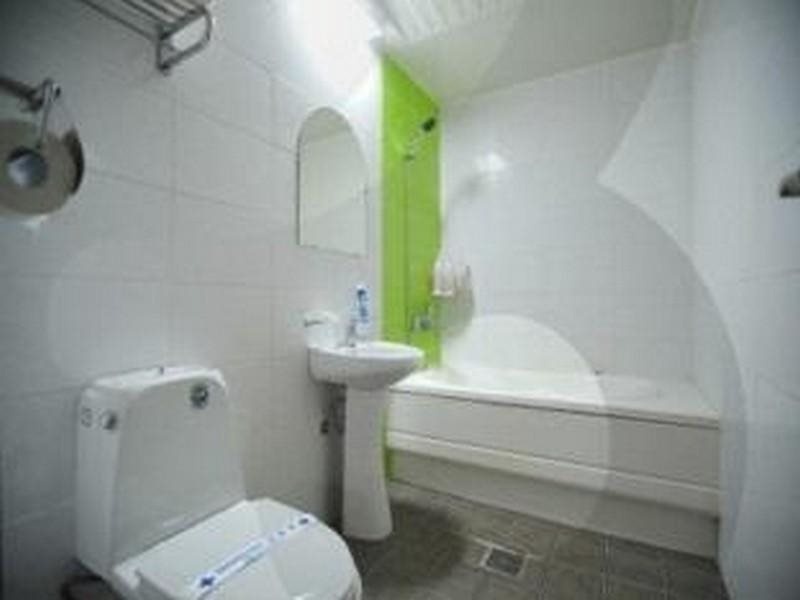Goodstay Moon Hotel