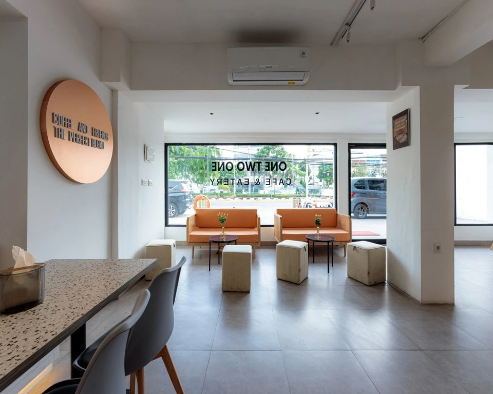 RedDoorz Near Mangga Dua Mall