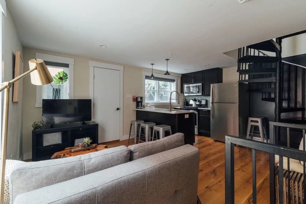 Renovated & Modern Home in Downtown Philly