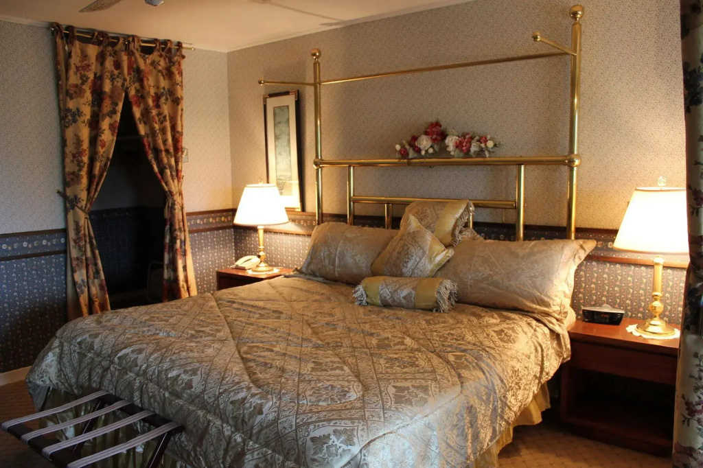 Tara Manor Inn