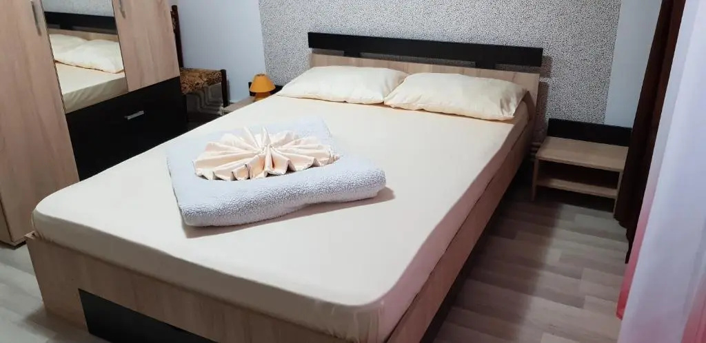 Navodari ap cu 3 cam decomandat la parter cu 2 intrări separate
