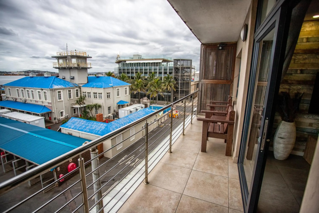 uSHAKA WATERFRONT - LUXURIOUS LAVISH LOOKER