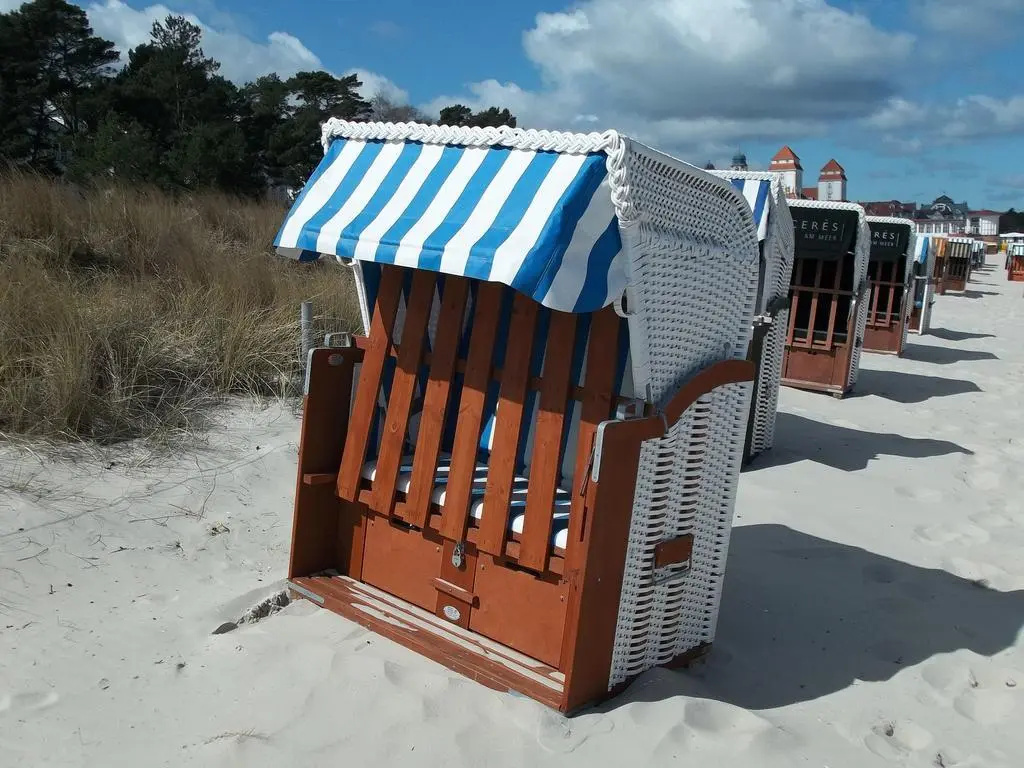 strandnahe FeWo mit 2 Schlafzimmern und Balkon, Villa Strandidyll, Binz