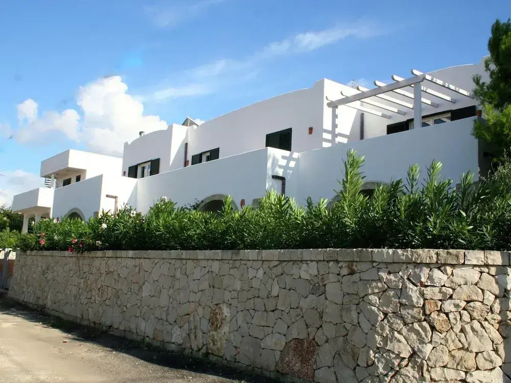 Apartment in Salento With Sea View & Pool
