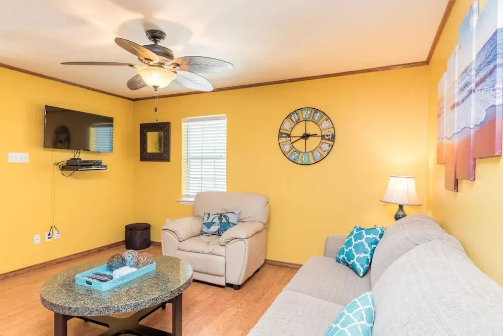 112 E Amberjack Duplex #1-2 - 6 Br apts by RedAwning