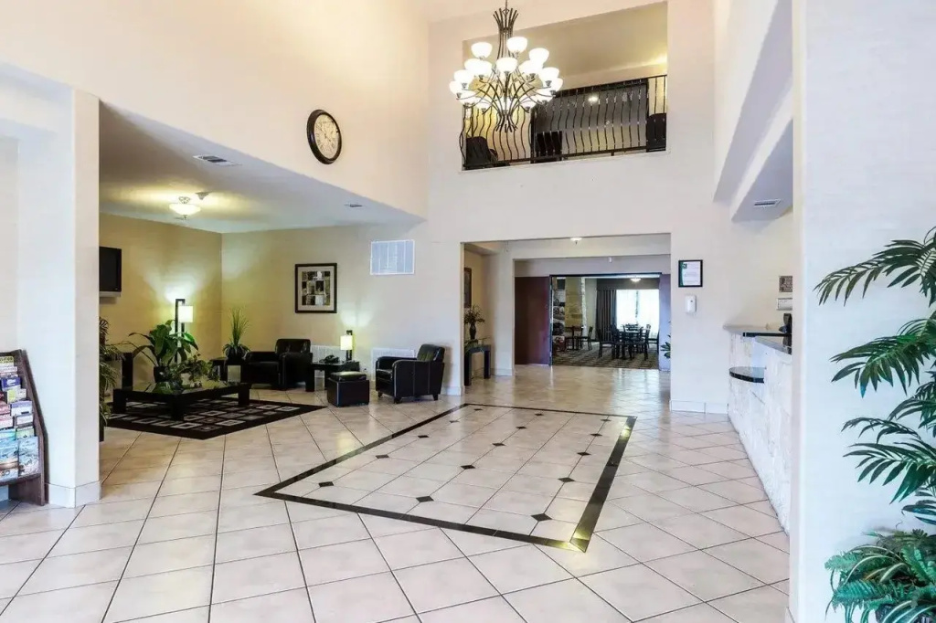 Quality Suites Huntsville Near University